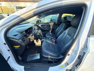 2014 Hyundai Elantra GT Base w/Blue - Interior Front Seat Image